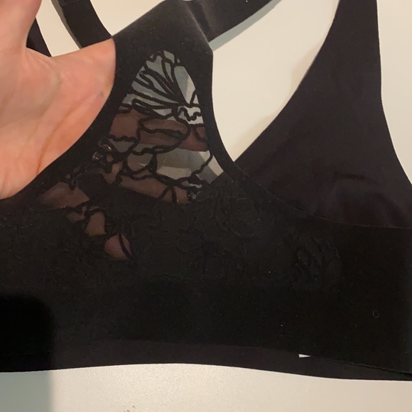 Lululemon black details sports bra with velvety detail nwot - Picture 3 of 5